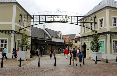 designer outlet near disneyland paris.